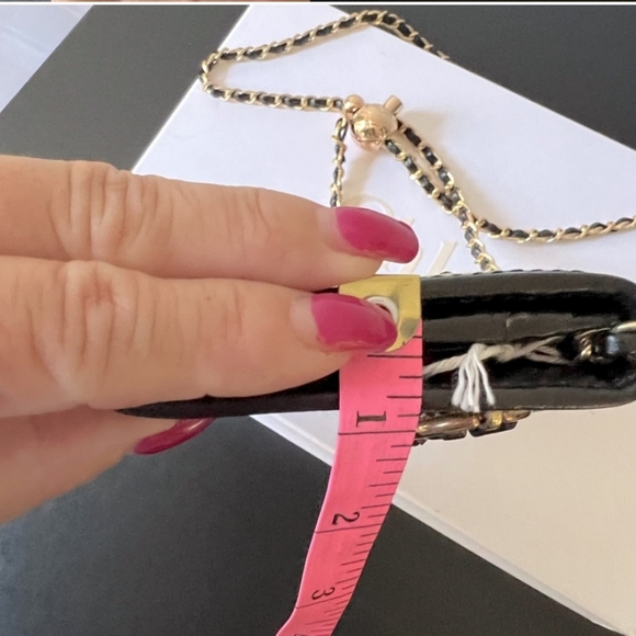 Chloé: Canvas & Black Leather Flap Biege with Gold & Leather Chain - Picture 14 of 14